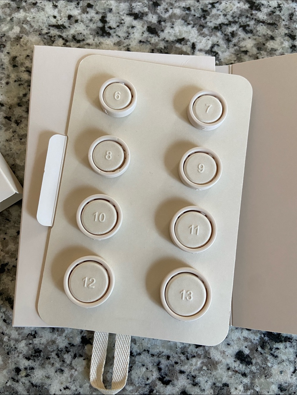 ŌURA Ring 5 Sizing Kit - Picture 2 of 2